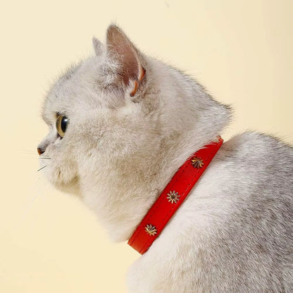 collier cuir chat avec motifs dorés rouge
